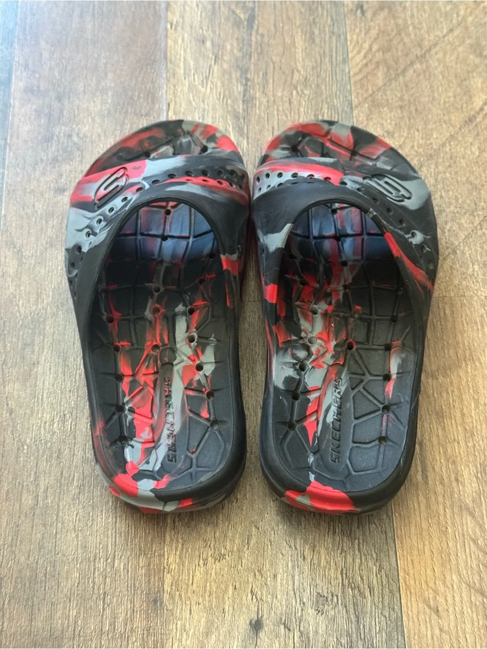Skechers Kids Black & Red Slide Sandals with Marbled Detail